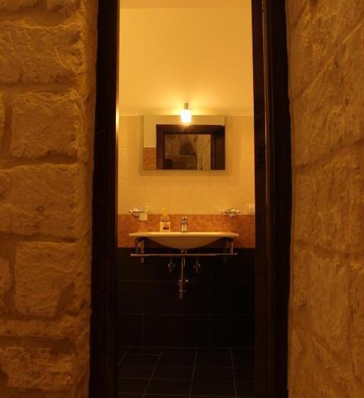 جناح غرفتين نوم, Alla Corte Del Naif