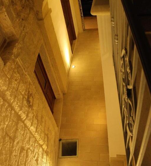 جناح غرفتين نوم, Alla Corte Del Naif