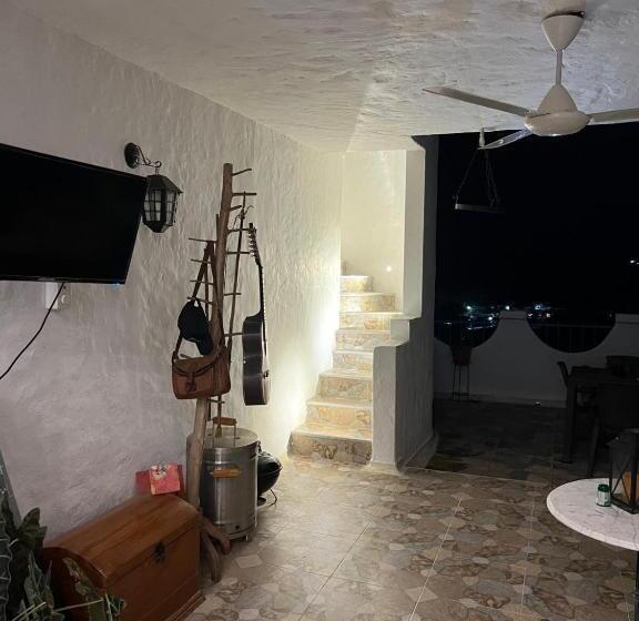 家庭间, Plaza Blanca