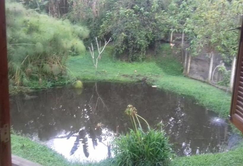 Suite with lake view, Sítio E Pousada Recanto Dos Ipês