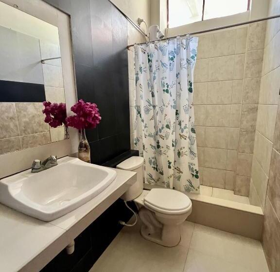 اتاق خانوادگی, Stone House Mancora