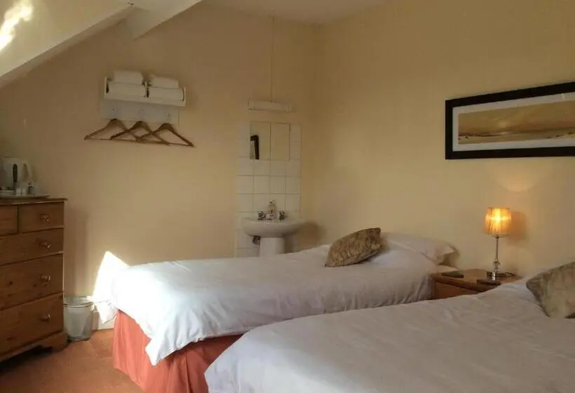 バス共有のスタンダードルーム, The Olivers Guest House
