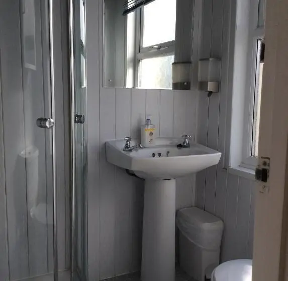 バス共有のスタンダードルーム, The Olivers Guest House