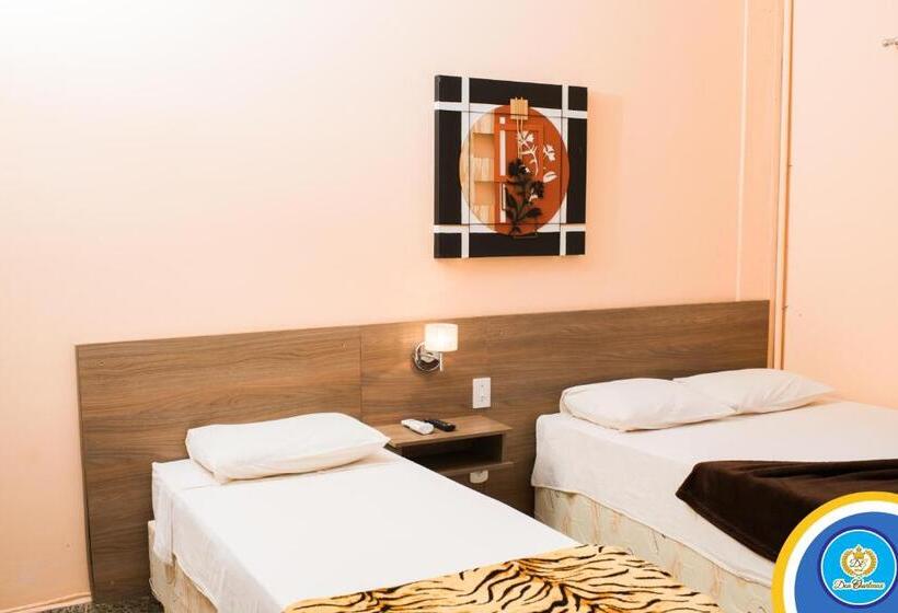 标准三人间, Don Charleaux