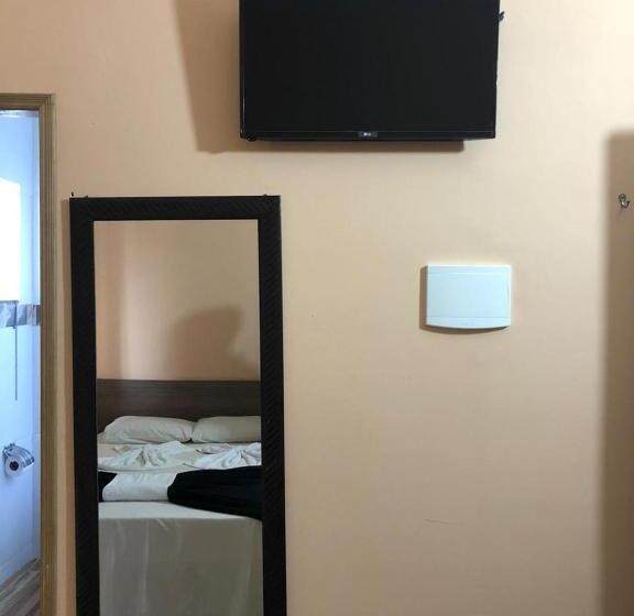 经济房, Don Charleaux