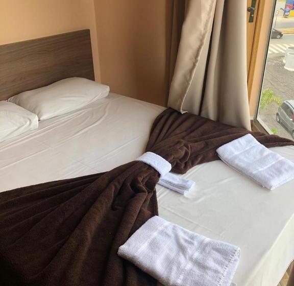 经济房, Don Charleaux