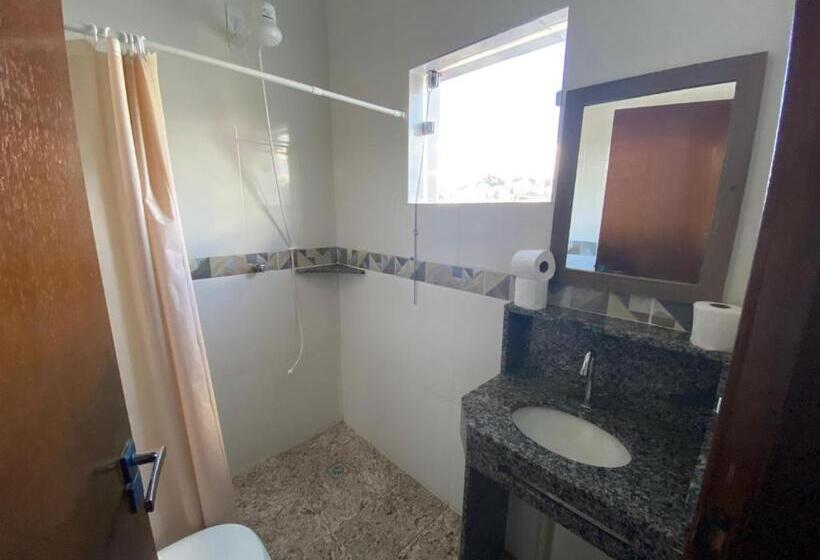 四人标准间, Don Charleaux