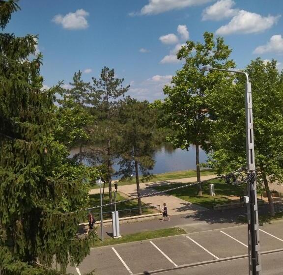 اتاق استاندارد چهارنفره با بالکن, Start Panzió étterem