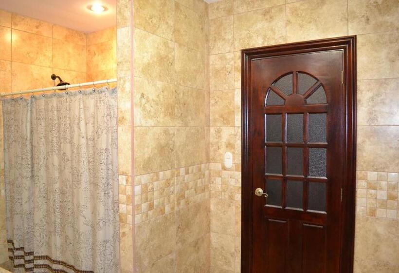 اتاق لوکس با تخت بزرگ, Guardabarranco