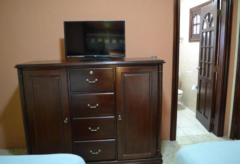 اتاق استاندارد با چشم‌انداز استخر, Guardabarranco