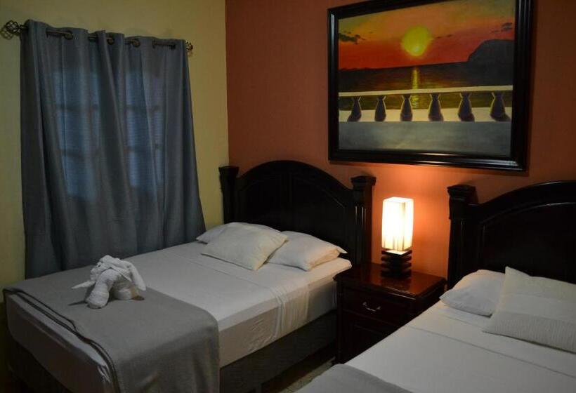 اتاق استاندارد با چشم‌انداز استخر, Guardabarranco