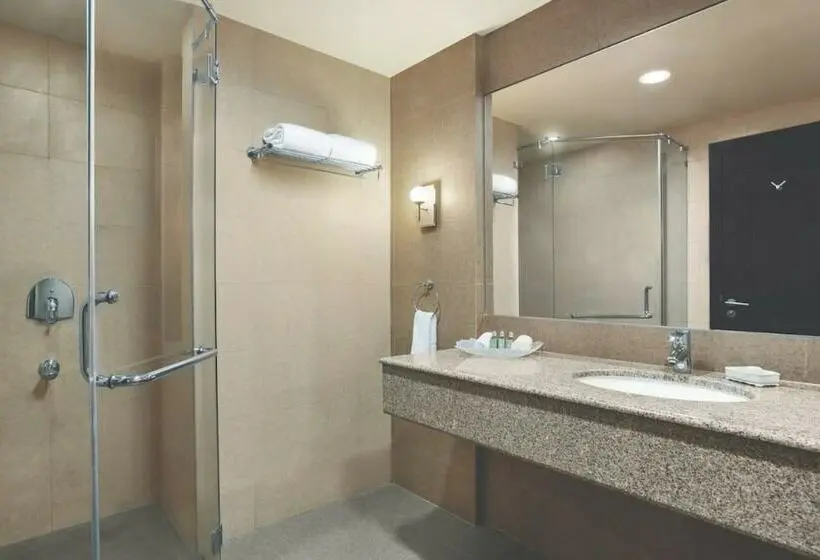 سوییت لوکس, Ramada By Wyndham Karachi Creek
