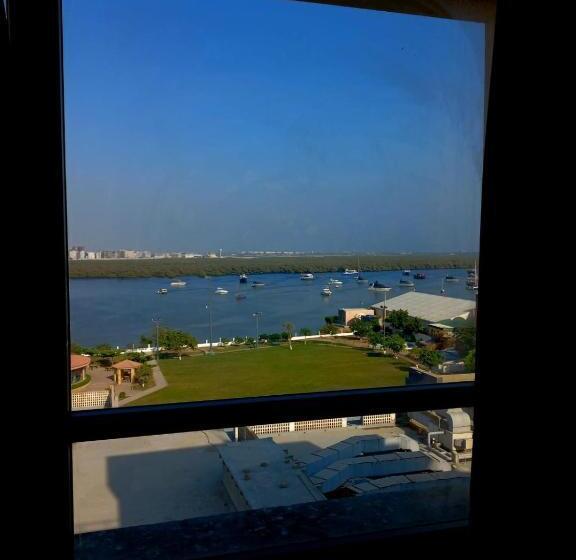 سوییت لوکس, Ramada By Wyndham Karachi Creek