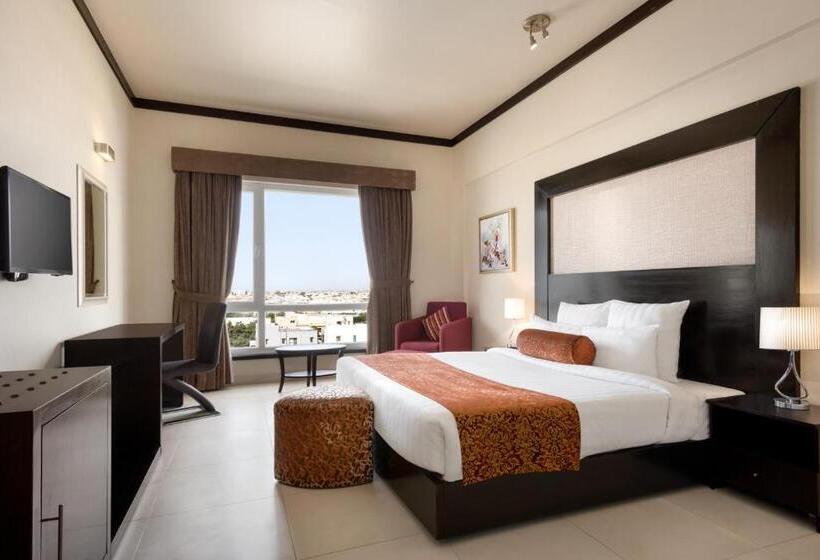 اتاق اجرایی با تخت بزرگ, Ramada By Wyndham Karachi Creek