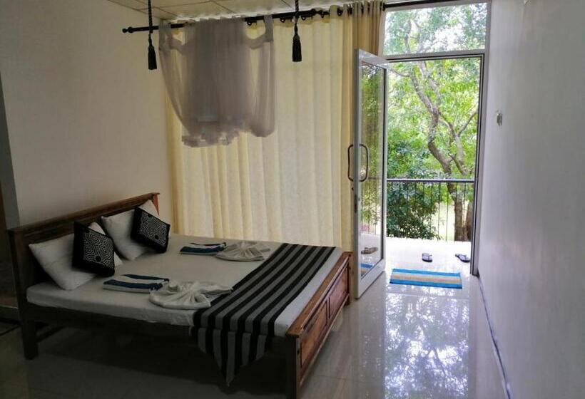 اتاق لوکس, Sudunelum Holiday Resort