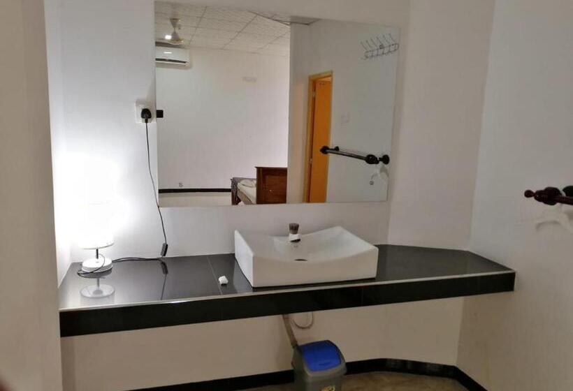 اتاق اکونومی, Sudunelum Holiday Resort