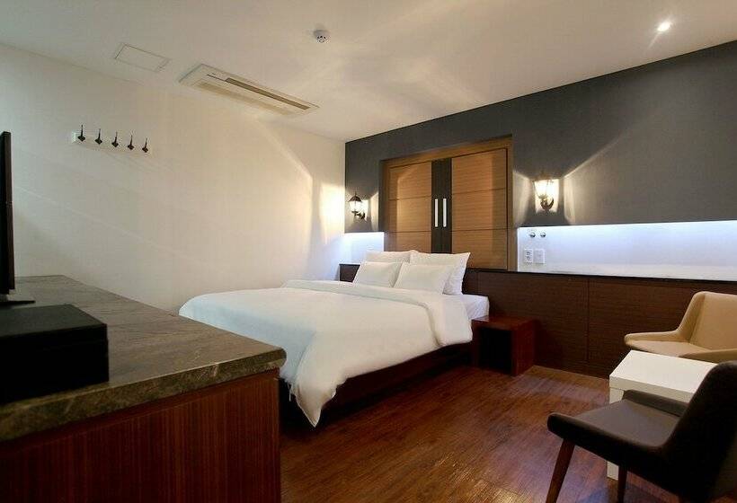 Quarto Deluxe, The Ace