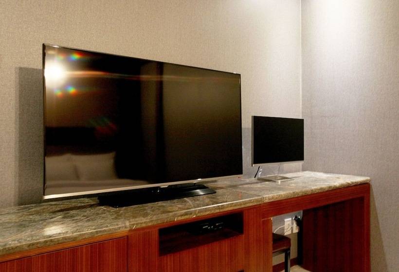 Quarto Estandar, The Ace