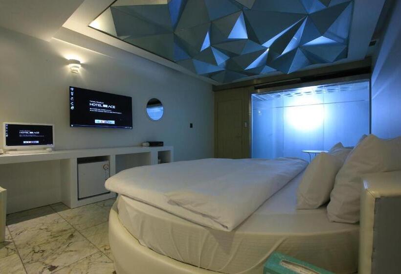 Quarto Estandar Cama King, The Ace