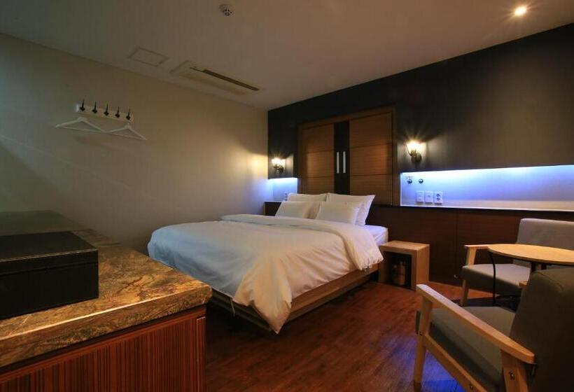 Quarto Estandar Cama King, The Ace