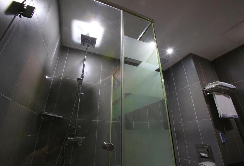Quarto Deluxe, The Ace