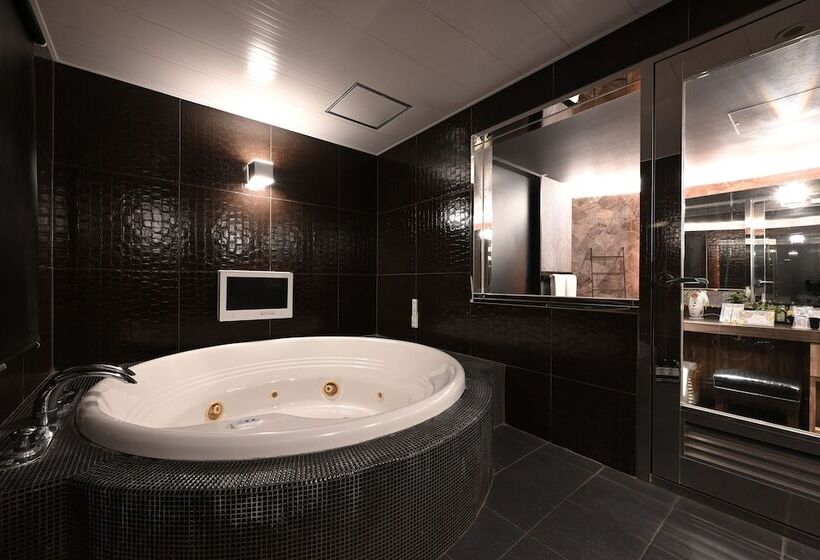 豪华房间, The Scene