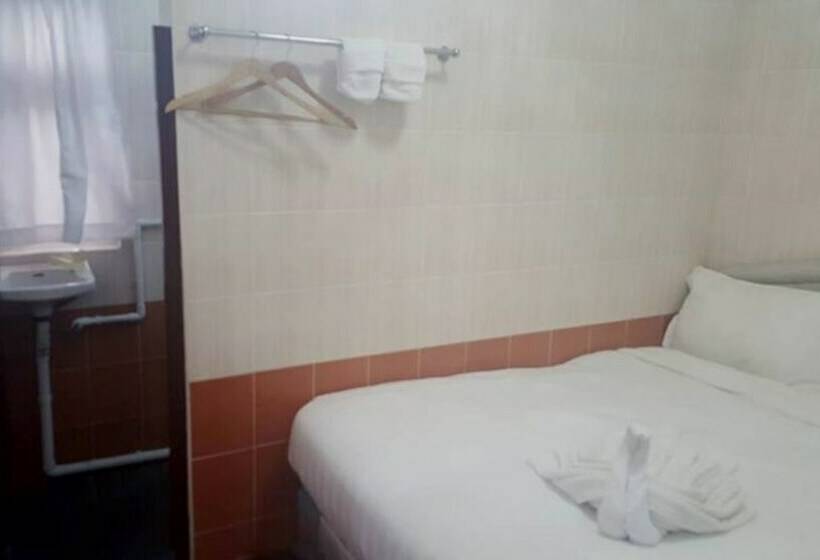 اتاق اکونومی, Pandora Motel