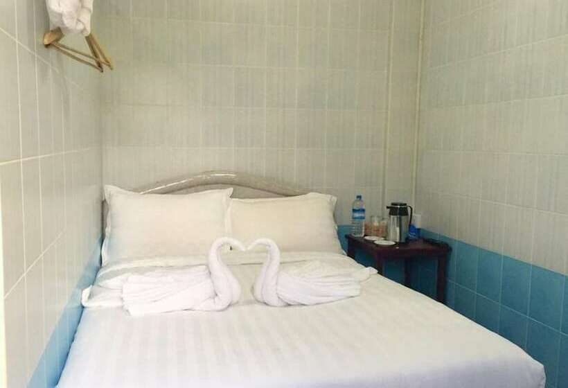 اتاق اکونومی, Pandora Motel