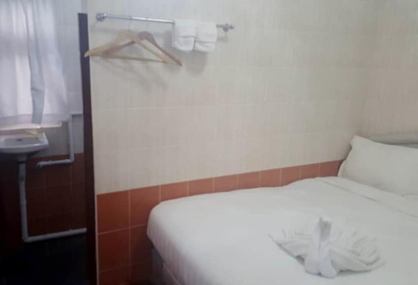 اتاق اکونومی, Pandora Motel