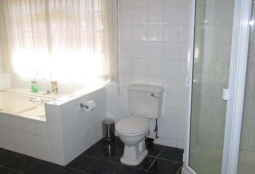 سوییت جونیور با بالکن, 12 Fleetwood