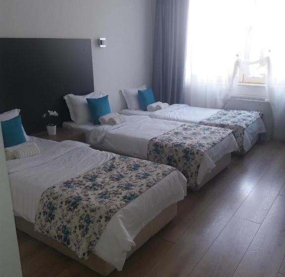 اتاق کلاسیک سه تخته, Atlas City Center