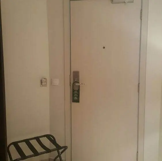 اتاق استاندارد یک نفره, Hôtel M Lys