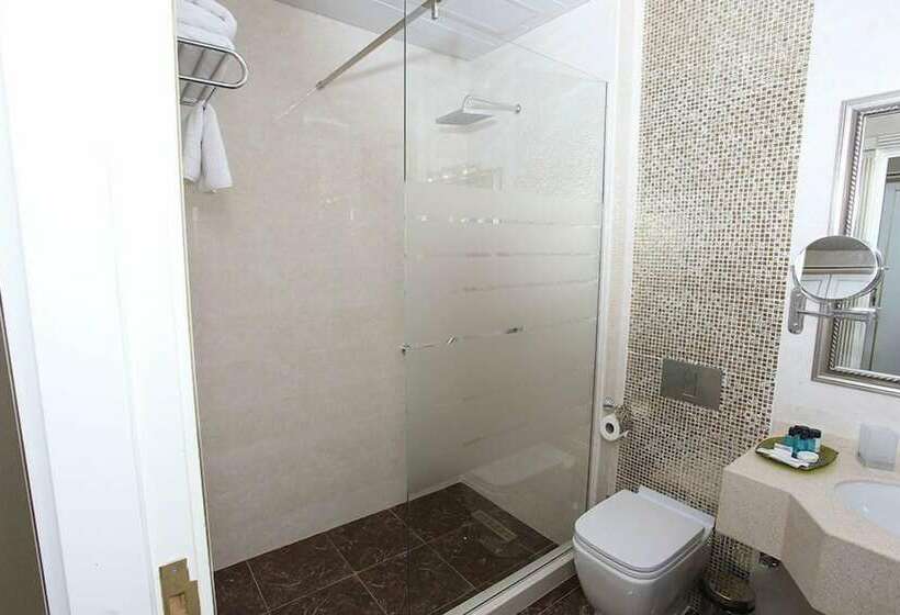 اتاق سوپریور, Opera