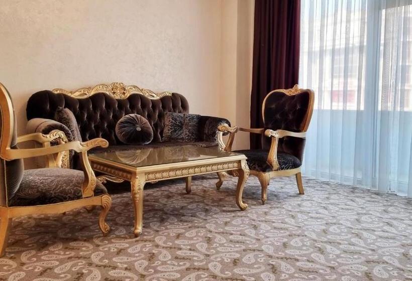 سوییت خانوادگی, Opera