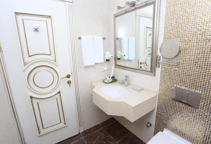 سوییت خانوادگی, Opera