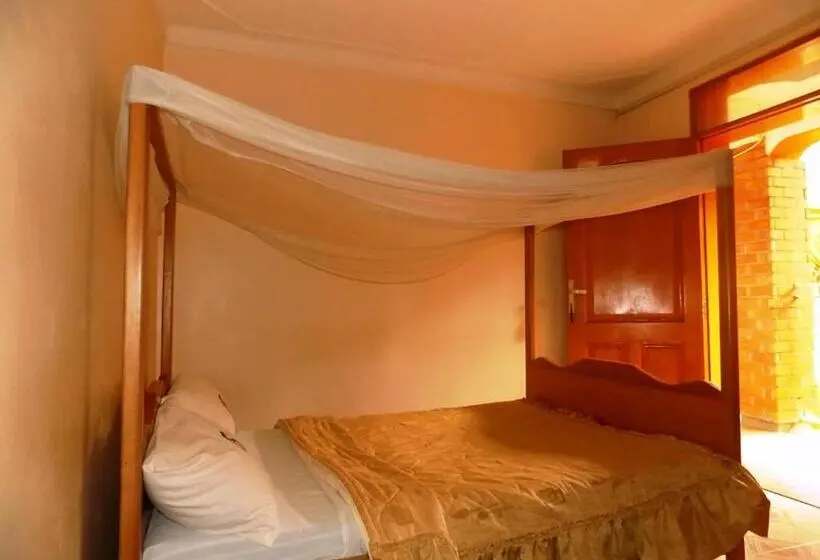 اتاق اکونومی, Palm Springs Hotel Masaka