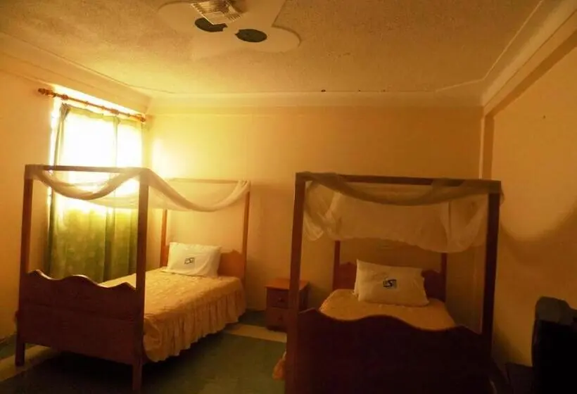 اتاق استاندارد, Palm Springs Hotel Masaka