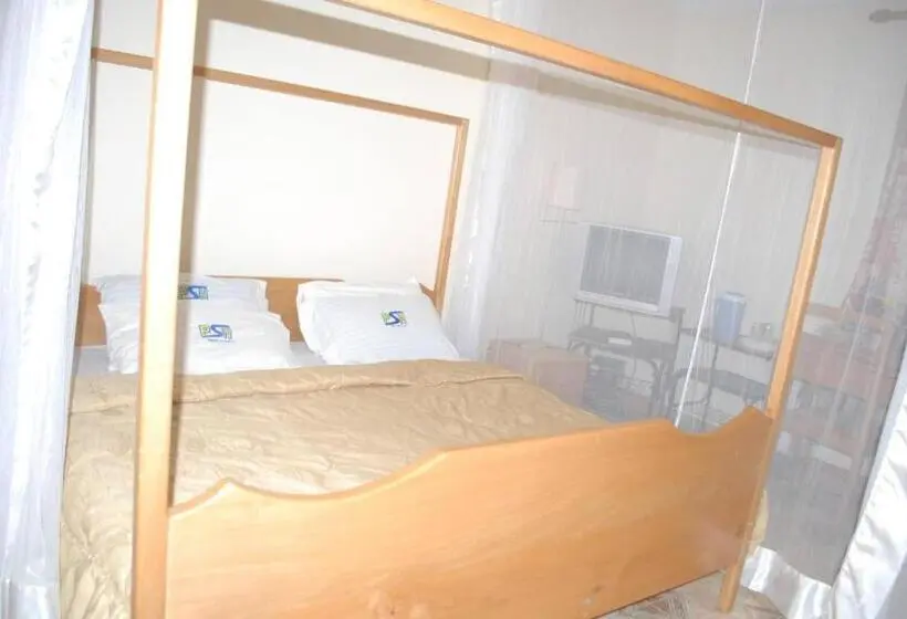 اتاق استاندارد, Palm Springs Hotel Masaka