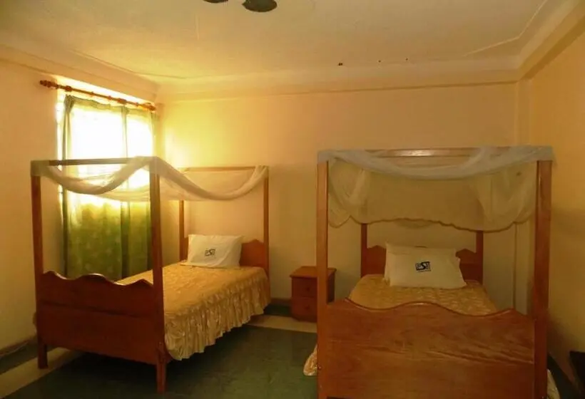 اتاق استاندارد, Palm Springs Hotel Masaka