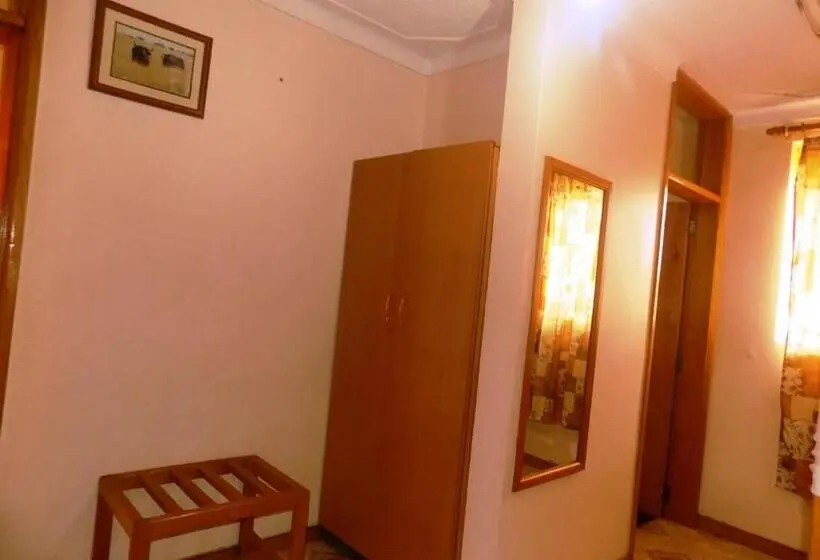 اتاق لوکس, Palm Springs Hotel Masaka