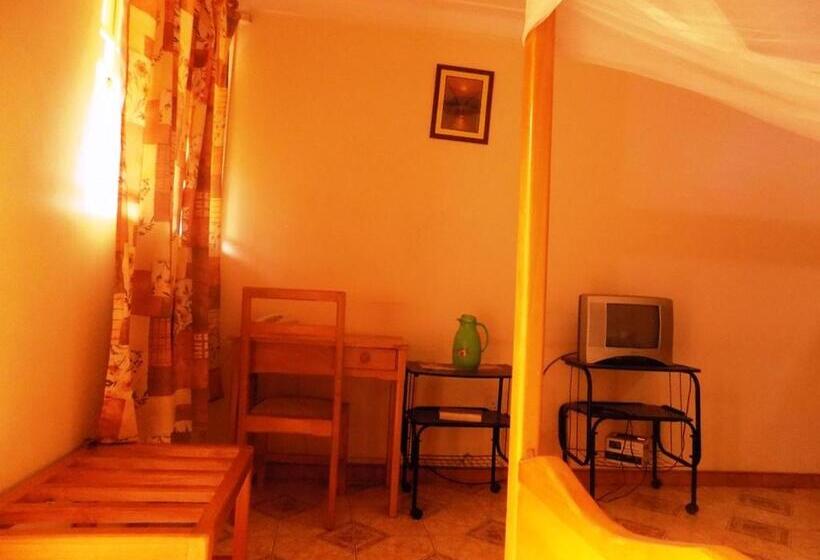 اتاق لوکس, Palm Springs Hotel Masaka