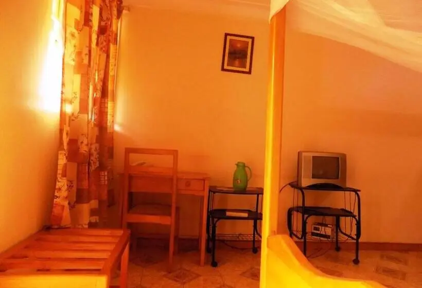 اتاق لوکس, Palm Springs Hotel Masaka