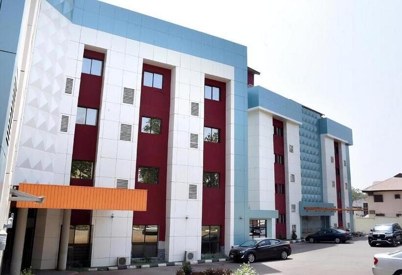 استودیو خانوادگی, Royalton Hotels Abuja