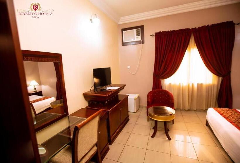 استودیو خانوادگی, Royalton Hotels Abuja