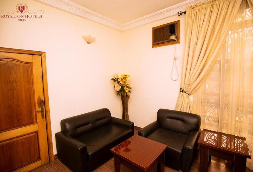 استودیو خانوادگی, Royalton Hotels Abuja