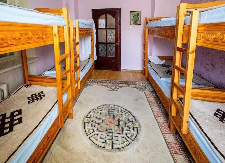 تختخواب در اتاق مشترک, Lotus Guesthouse