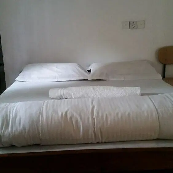 اتاق استاندارد, Raha Leo Inn