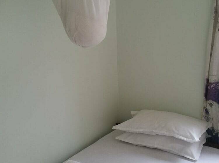 اتاق استاندارد, Raha Leo Inn