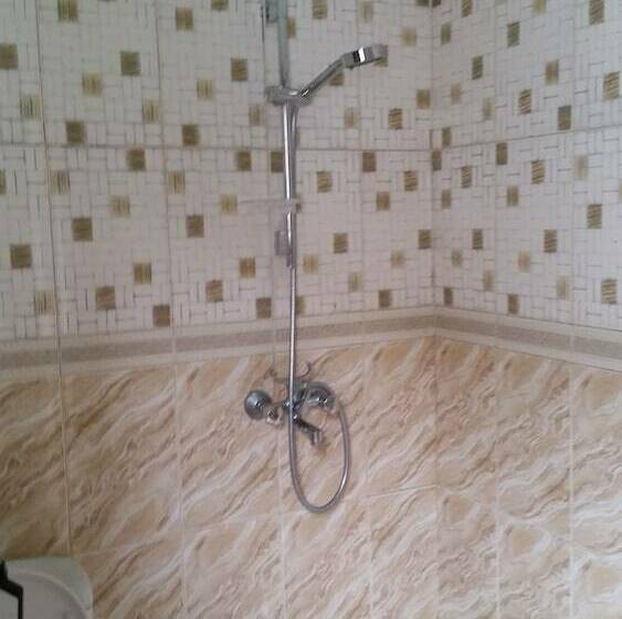 اتاق استاندارد, Raha Leo Inn