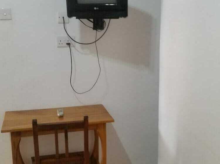 اتاق استاندارد یک نفره, Raha Leo Inn